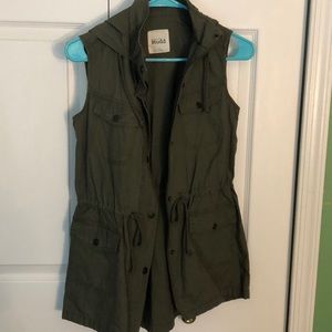 Mudd sleeveless jacket with hood